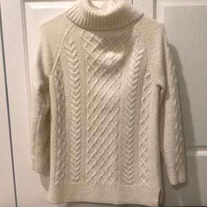 Cozy turtleneck white sweater